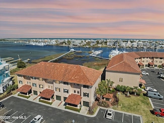 103 Spencer-Farlow Dr, Carolina Beach, NC 28428