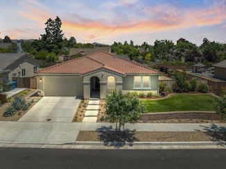 2721 Grayson St, Hollister, CA 95023