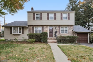 52 Surrey Ln, Tenafly, NJ 07670