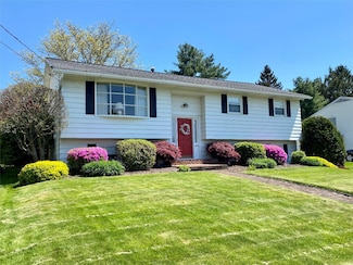 2715 Manhattan Dr, Endicott, NY 13760
