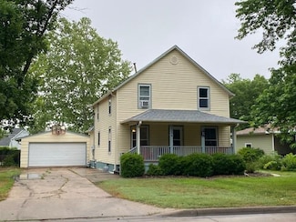 224 S Weaver St, Hesston, KS 67062