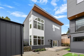746 N 96th St, Seattle, WA 98103