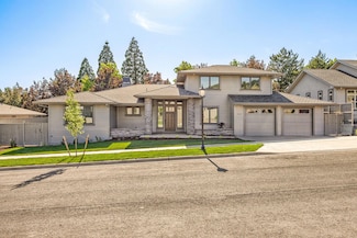 534 Autumn Hills Dr, Medford, OR 97504