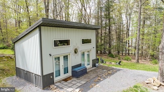 83 Boston Post Rd, Oakland, MD 21550
