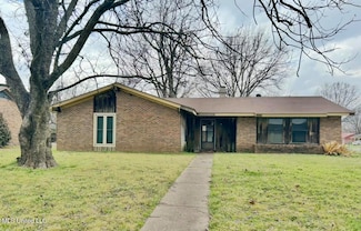 1577 E Pear Ln, Greenville, MS 38703