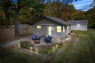 15870 Oak St, Decatur, MI 49045