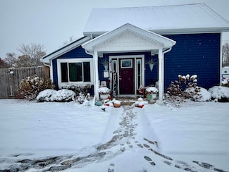 637 W 1st St, Albany, IN 47320