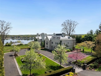 6B Blue Sea Ln, Kings Point, NY 11024