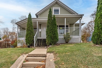 643 Wing St, Elgin, IL 60123