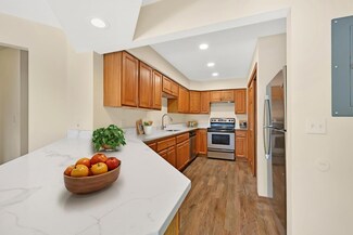 205 Williams St Unit 7, Williams Bay, WI 53191