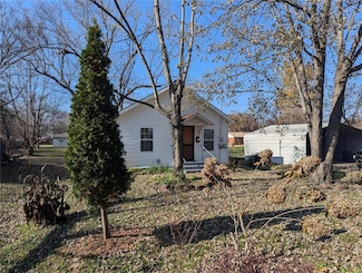 603 N Oak St, Campbell, MO 63933