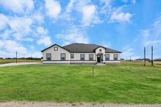 105 Hidden Cove, Floresville, TX 78114