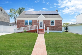 722 N Ascan St, Elmont, NY 11003