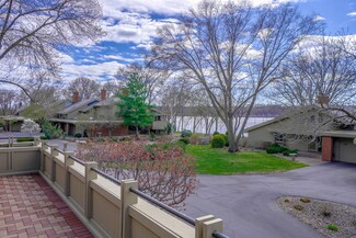 217 Eastbank Ct N, Hudson, WI 54016