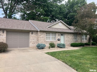 1315 W Park Ave, Taylorville, IL 62568