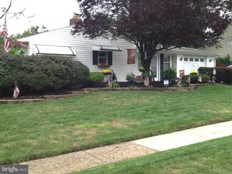 53 Meadow Ln, Levittown, PA 19054
