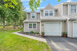 31 Deer Crossing Dr, Fishkill, NY 12524
