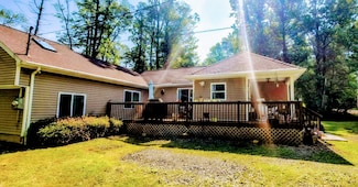 149 Oak Ln, Cresco, PA 18326