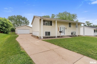 3431 Wakonda Dr, Bettendorf, IA 52722