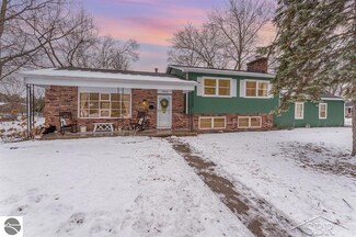 1910 Laurel Ln, Midland, MI 48642