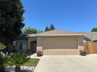 361 W Chennault Ave, Clovis, CA 93611