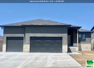 6805 Prairie View Ct, Sioux City, IA 51106
