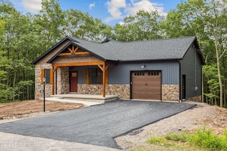 360 White Oak Ln, Hazle Township, PA 18202