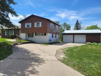 2502 Reyclif Dr, Marshalltown, IA 50158
