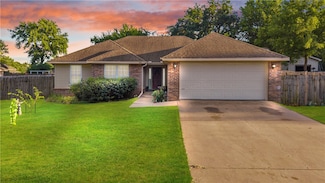 303 E Center St, Prairie Grove, AR 72753