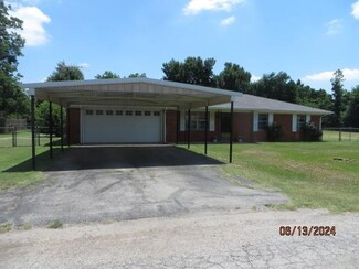 121 N 2nd St, Verden, OK 73092