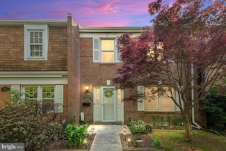 9623 Blake Ln, Fairfax, VA 22031