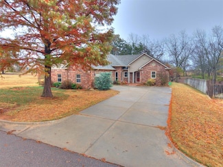 661 Lakeside Dr, Noble, OK 73068