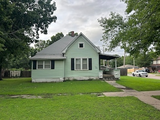 520 E 14th Ave, Winfield, KS 67156