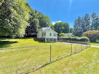 55 Red Mill Rd, Cortlandt Manor, NY 10567