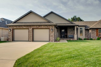 2380 E Cardinal St, Springfield, MO 65804