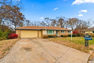 107 Inverness Dr, Pekin, IL 61554