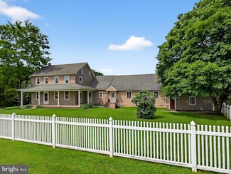 1419 Lebanon Rd, Manheim, PA 17545