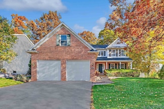 1450 Woodmont Way, Green Bay, WI 54313