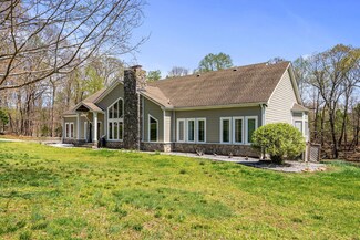 4463 James Stone Rd, Cedar Hill, TN 37032