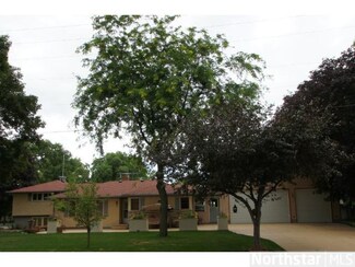 420 Mcleod Ave W, Winsted, MN 55395