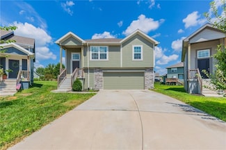 21718 Southcreek Ct, Peculiar, MO 64078