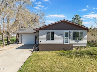 2002 8th Ave W, Williston, ND 58801
