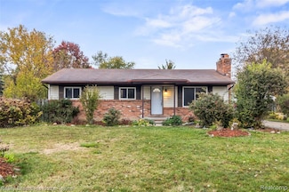 19295 Brandt St, Roseville, MI 48066