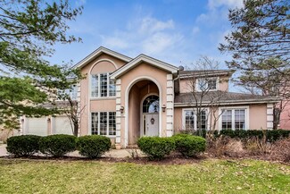 2421 Oak Tree Ln, Park Ridge, IL 60068