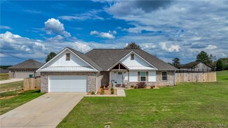 185 Rob Lee St, Moundville, AL 35474