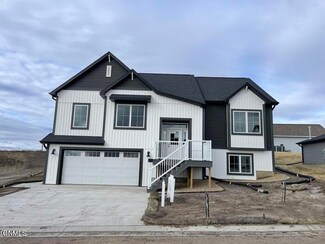 4824 Cornice Loop, Bismarck, ND 58503