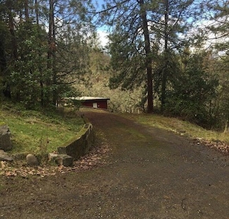 1750 Apache Dr, Medford, OR 97501