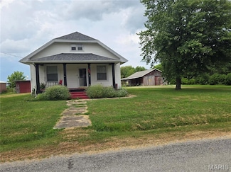 161 W Locust St, Hoyleton, IL 62803