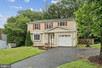 16041 Macedonia Dr, Woodbridge, VA 22191