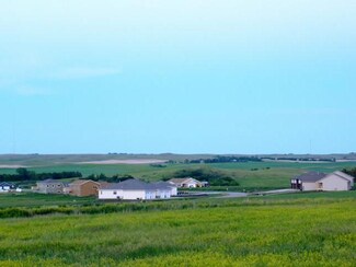 13902 Saddlehorn Dr, Bismarck, ND 58503